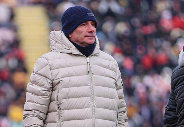 سرمربی سابق سپاهان گزینه اصلی هدایت کامرون