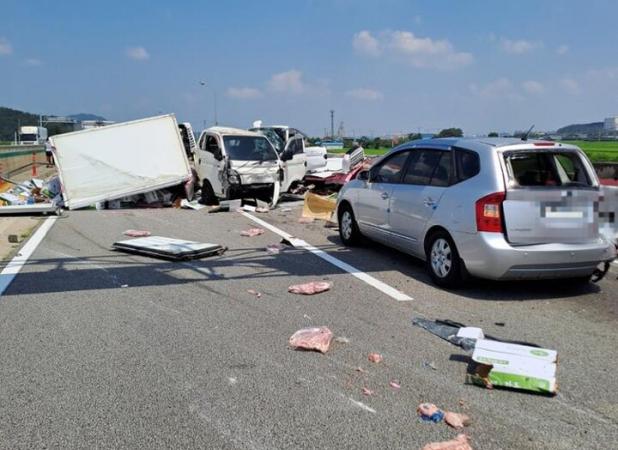 تصادف زنجیره‌ای در مرکز ژاپن؛ ۷ نفر زخمی شدند