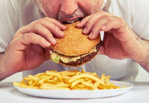 یک متخصص تغذیه: کالری‌شماری می‌تواند استرس، وسواس و پرخوری بیشتر ایجاد کند