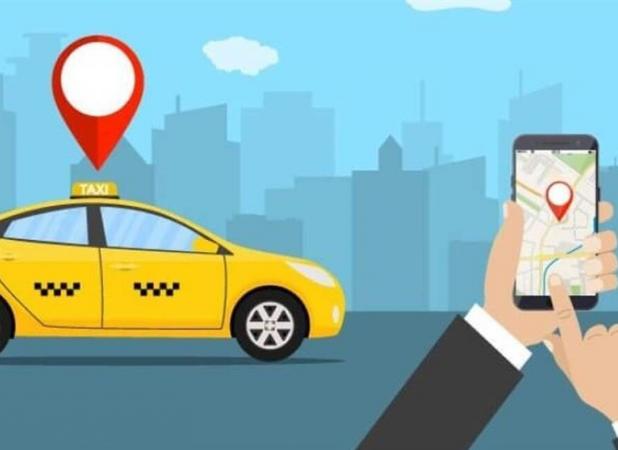 تاکسی اینترنتی شهرداری باید به بخش خصوصی واگذار شود