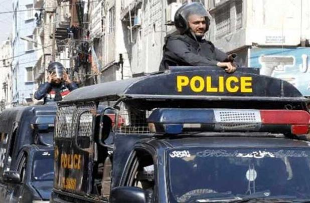 واژگونی خودروی گشت پلیس پاکستان/ ۴ نیروی امنیتی کشته شدند