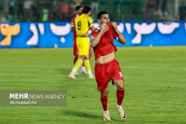 شکست زردها مقابل سرخپوشان در نیمه اول؛ سپاهان حمله کرد پرسپولیس گل زد!