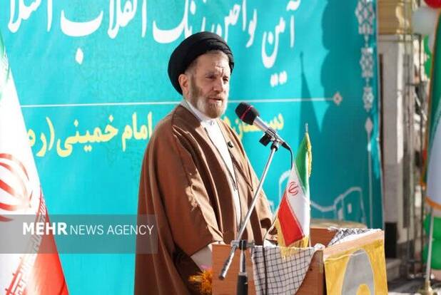 جوانان به‌عنوان رویش‌های انقلاب مسیر آن را مستحکم‌تر کرده‌اند