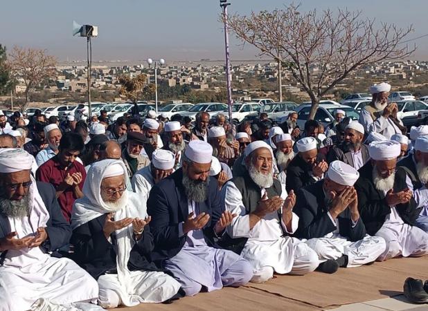 اقامه نماز باران؛ هنگامه‌ دعا و همدلی شیعه و سنی شهرستان مرزی خواف