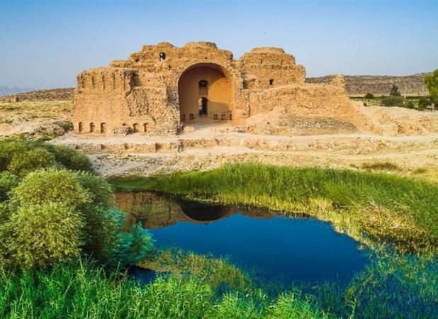 بنای ۱۸۰۰ ساله ، تبلور تاریخ ایران در قلب فیروزآباد+عکس