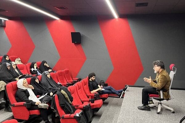 دوره نویسندگی نگارستان داستان با بیش از ۲۰ نفر آغاز شد