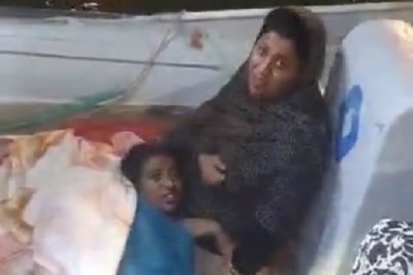 ماجرای انتقال مادر و دختر بیمار هرمزی به بندرعباس با قایق  چه بود؟