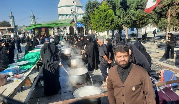 «شیرآش پزان»، آیین کهن زنان آملی برسر سفره بی بی فاطمه زهرا(س)