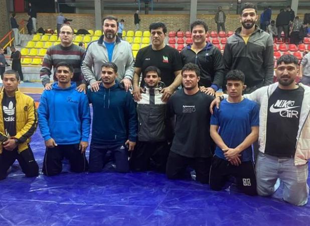 قهرمانی تیم ملایر در مسابقات کشتی بزرگسالان استان همدان