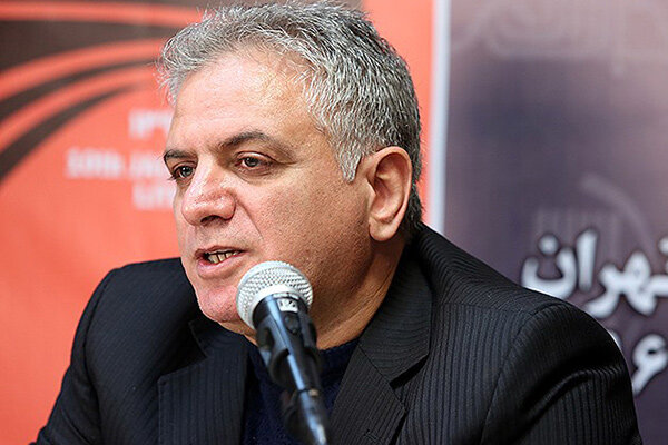 قصه‌نوشتن از انقلاب و جنگ باعث می‌شود از هرطرف مورد حمله واقع شوی
