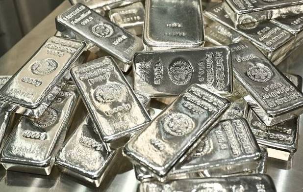 یک کارشناس اقتصادی‌ : آینده بازار فلزات گران‌بها به نقره گره خورده‌است