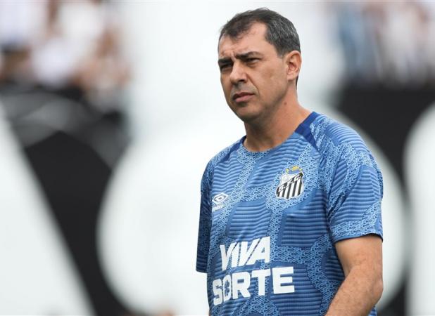 غیررسمی؛ دورترین گزینه ممکن سرمربی استقلال شد