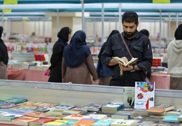 عرضه ۳۵ هزار جلد کتاب در نمایشگاه مهریز