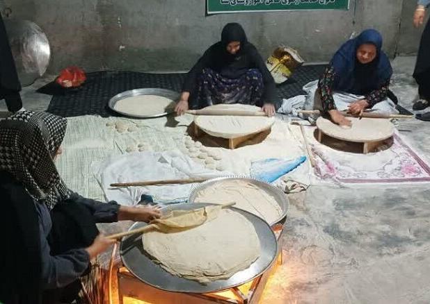 پخت و توزیع نان محلی در دشتی