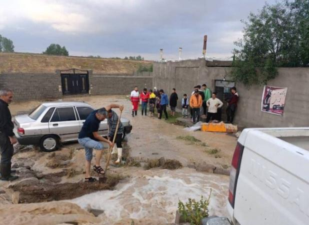 سیل و آب گرفتگی منازل در روستای حاجی آقا  شهرستان بستان‌آباد