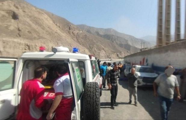برخورد دو خودرو با عابرین در محور هراز یک فوتی و ۸ مصدوم داشت