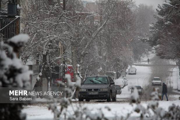 تردد روان در جاده‌های شمالی کشور؛ بارش برف و باران در محورهای ۷ استان