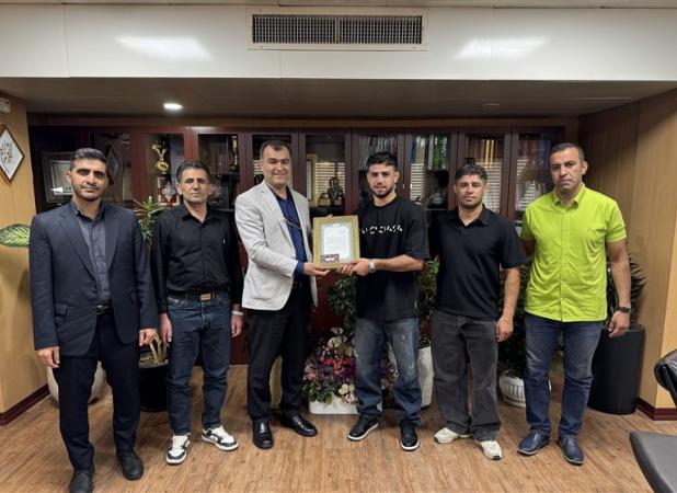 استخدام قهرمان کشتی جهان در بیمه البرز