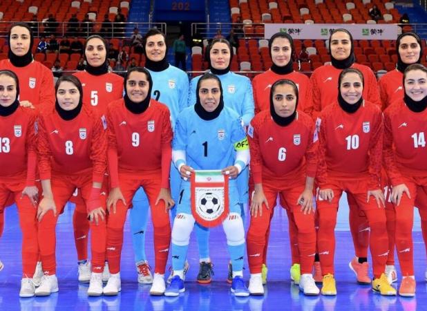 پایکوبی تیم ملی زنان بعد از صعود به نیمه‌نهایی جام ملتها