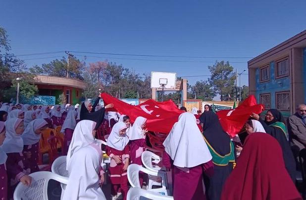 جاری شدن اشک محب با دیدن پرچم محبوب