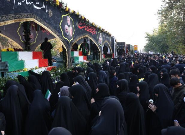 تشییع باشکوه پیکر ۱۰۰ شهید گمنام در تهران