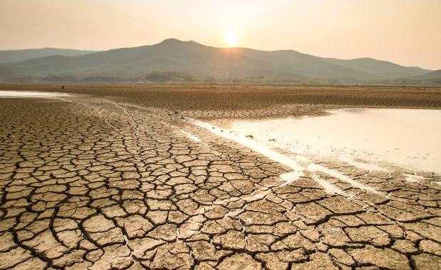 جهان تشنه است