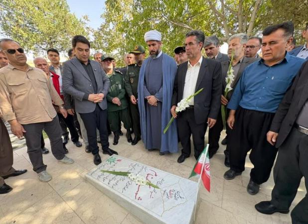 ادای احترام استاندار کردستان و مسئولان کامیاران به مقام شامخ شهدا