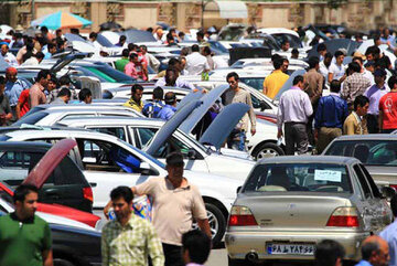 سرعت ریزش قیمت خودرو در بازار تند شد