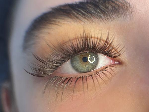 بهترین مرکز اکستنشن مژه در تهران کجاست؟ + معرفی ۱۰ مرکز برتر