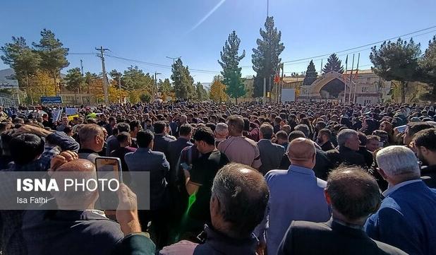 تجمع مردم یاسوج در مخالفت با ساخت سدهای ماندگان و خرسان ۳