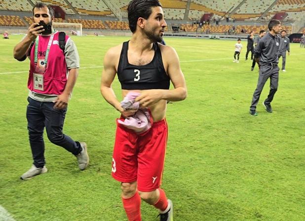 بازیکنان گل‌محمدی، بدون پیراهن به خانه رفتند!