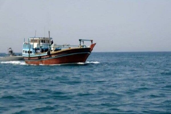 شناور حامل ۳۰ هزار لیتر سوخت قاچاق در آب‌های خلیج فارس توقیف شد
