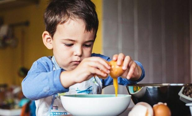اینجا خانه ما| ماجراهای پخت کیک عصر جمعه