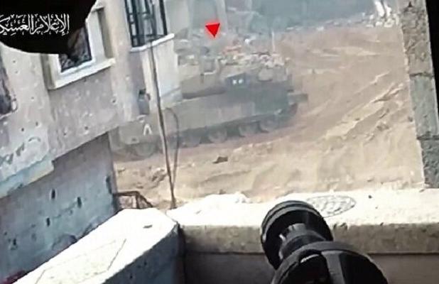 انهدام نفربر اسرائیلی با موشک یاسین ۱۰۵ قسام