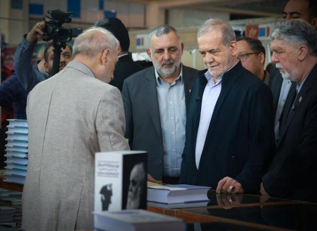 بازدید رئیس‌جمهور از سی و ششمین نمایشگاه بین‌المللی کتاب تهران