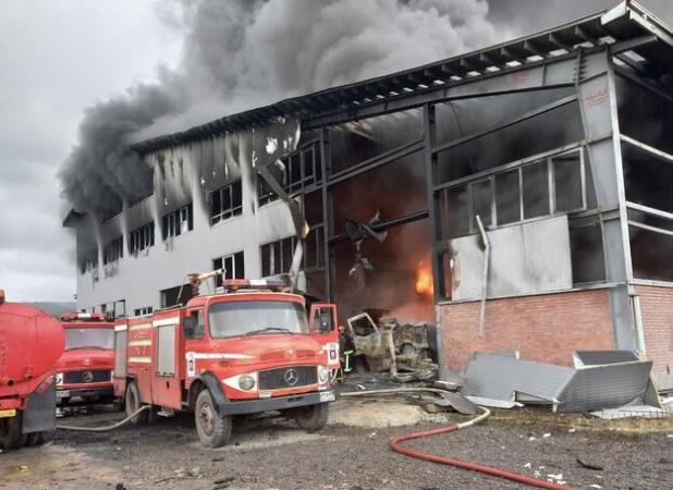 آتش سوزی یک واحد تولید لوازم پزشکی در نور