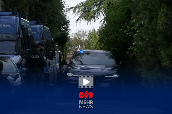 لحظه خروج هیات مذاکره ایرانی از محل مذاکرات غیر مستقیم با آمریکا در رم