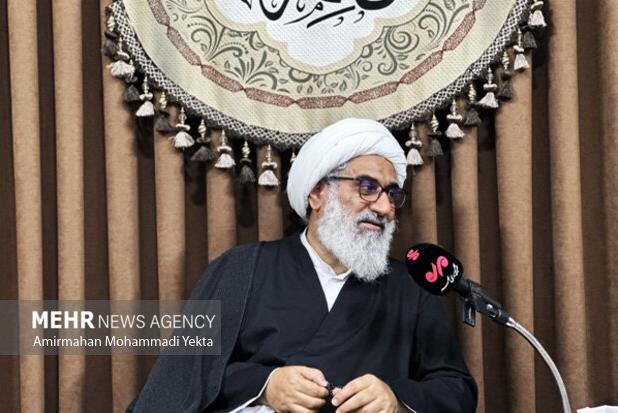 امروز جبهه حق و باطل پنجه در پنجه یکدیگر انداخته اند