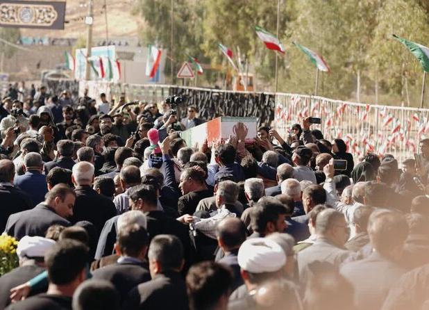 خاکسپاری ۲ لاله گمنام دفاع مقدس در کهف الشهدای شیراز