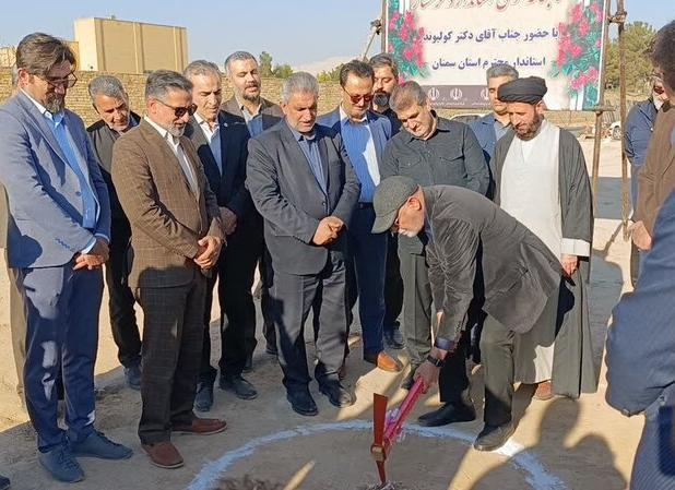 کلنگ کتابخانه مرکزی گرمسار در هفته کتاب به زمین زده شد