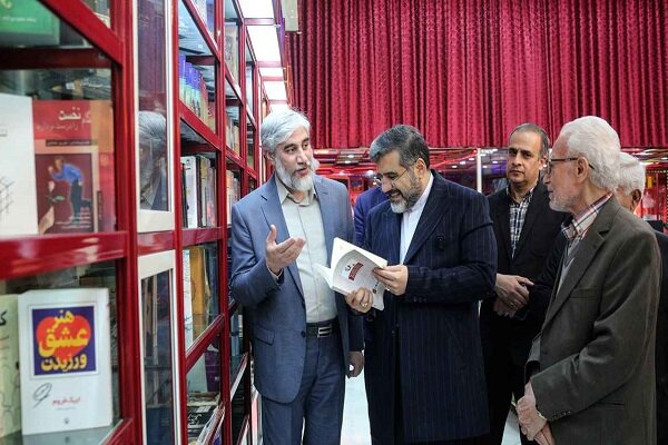 تلاش برای گسترش و توسعه کتابفروشی‌های محلی