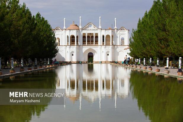 بازی نور و آب در باغ فتح آباد؛ اوج معماری هنرمندان کرمانی