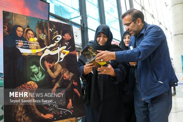 از دعای مادرم سجاد شدم/ رونمایی کتاب را به نام مادرم برگزار کنید