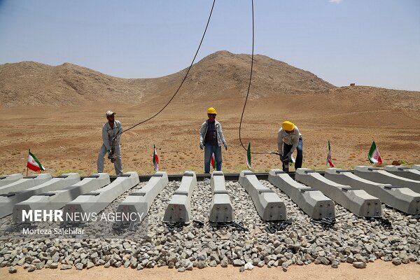 قطار چابهار - زاهدان با پیشرفت ۸۰ درصدی به ایستگاه پایانی نزدیک می شود