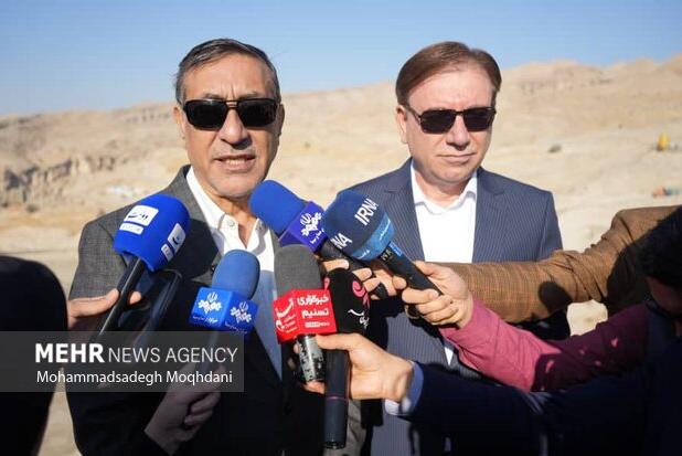 معاون رئیس‌جمهور: با وجود همه فشارها ایران را می‌سازیم