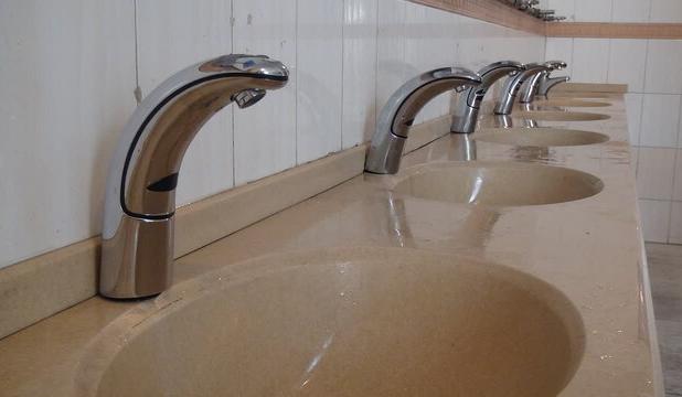 اهدای شیرآلات کاهنده مصرف آب به مدارس و ادارات همدان