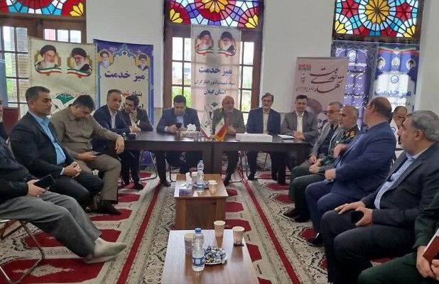 میز خدمت جهادی در مصلای رشت برپا شد