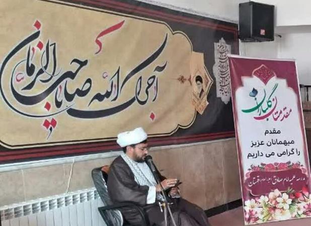 طلاب باید با توجه به شرایط روز و اقتضائات زمان مسیر خود را مشخص کنند