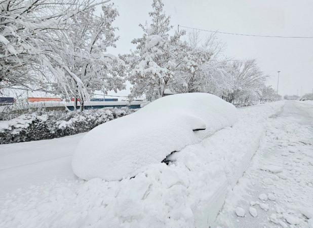 خودروها زیر برفِ این بخش ایران مدفون شدند