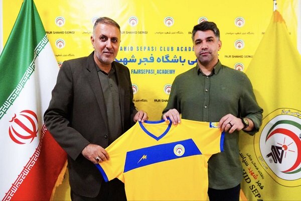 «پیروز قربانی» سرمربی فجر شهید سپاسی شیراز در لیگ برتر